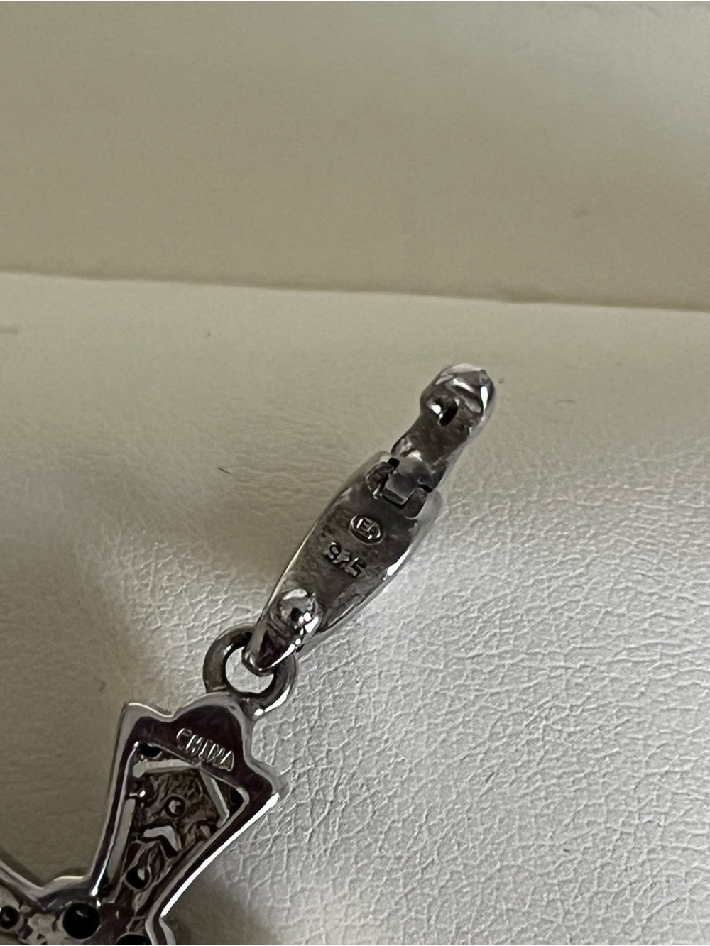 925 Sterling Silver Diamond Cross pendant - Picture 4 of 7
